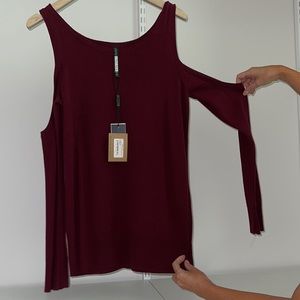 NWT WOMENS COLD SHOULDER SWEATER